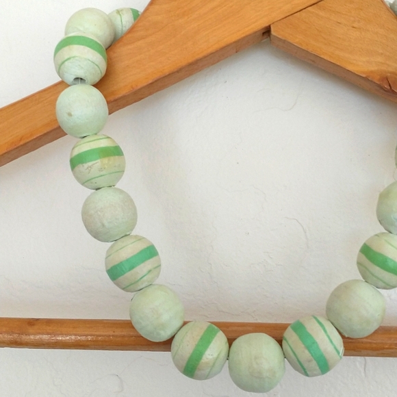 Vintage lacquer mod boho beaded necklace - Picture 3 of 4